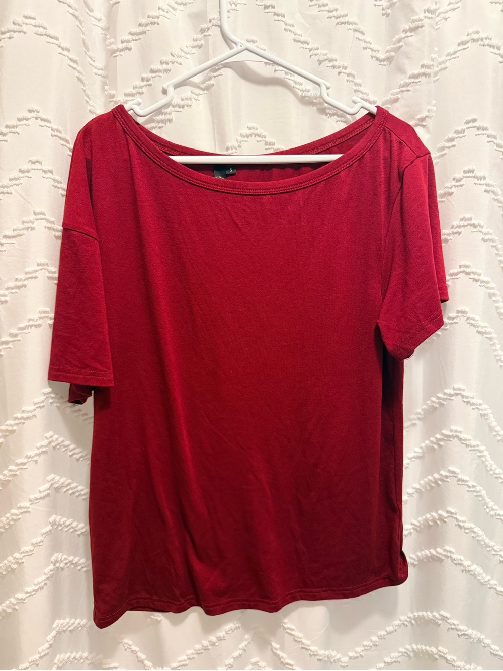 Women's Scoop Neck Short Sleeve Tee - Red
